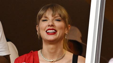 Taylor Swift Supports Travis Kelce in Oversized Chiefs Jacket